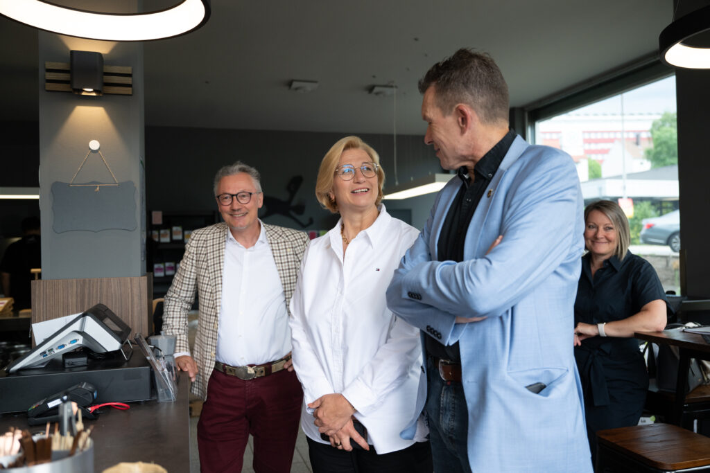 Von links: WZB-Geschäftsführer Thomas Latz, Ministerpräsidentin Anke Rehlinger, Oberbürgermeister Jörg Aumann, Ressortleiterin Nicole Hahn Foto: Staatskanzlei Saarland/Jennifer Weyland